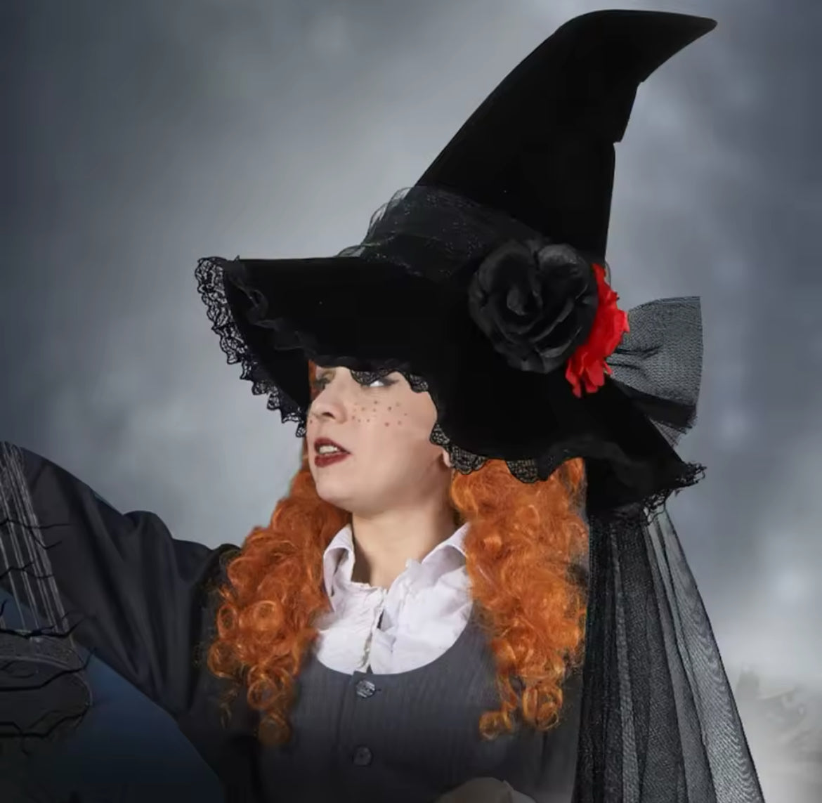 “Baroque Black Lace Witch Hat – Gothic Veil & Rose Accent for Rituals or Costumes”