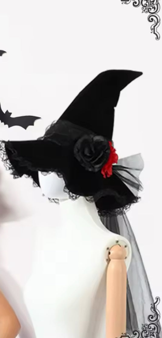 “Baroque Black Lace Witch Hat – Gothic Veil & Rose Accent for Rituals or Costumes”