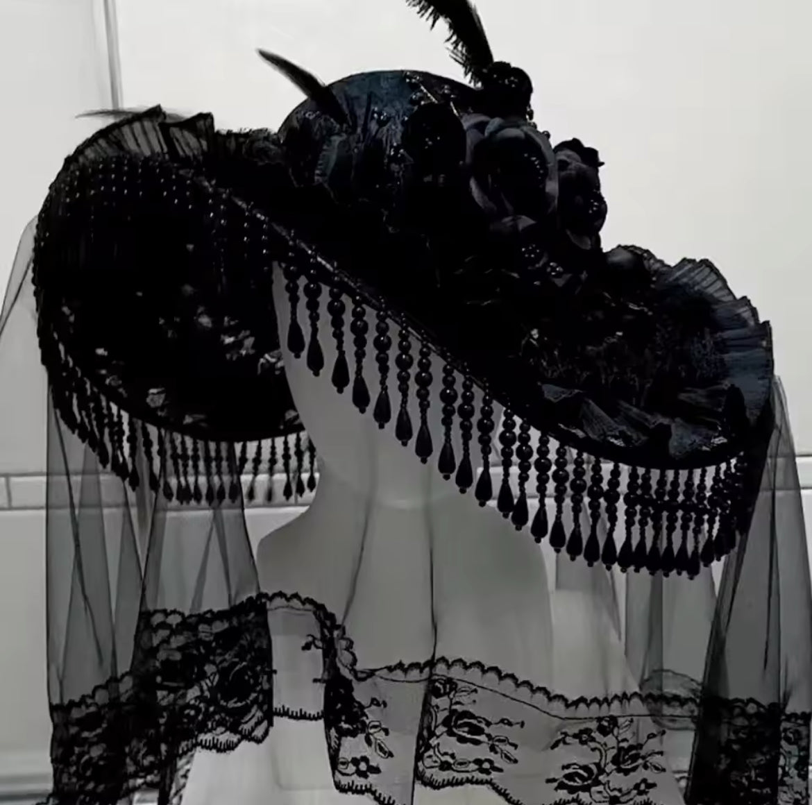 Gothic Mourning -Elegance Victorian Lace Hat with Veil and Roses - Perfect for Witchy Glamour or Cosplay