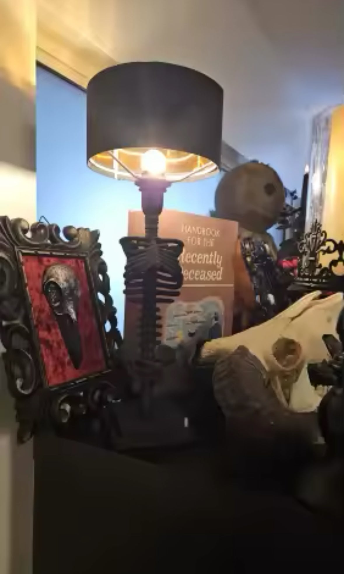 New Gothic Skeleton Table Lamp - Spooky & Stylish Home Decor