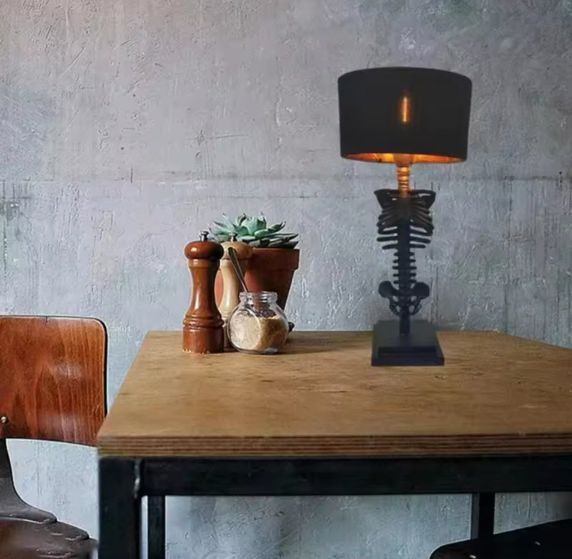 New Gothic Skeleton Table Lamp - Spooky & Stylish Home Decor