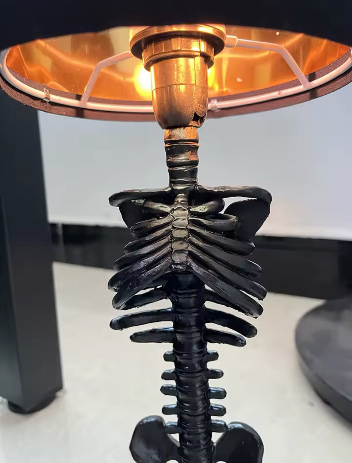 New Gothic Skeleton Table Lamp - Spooky & Stylish Home Decor